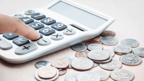 prestações do empréstimo consignado - calculadora e dinheiro