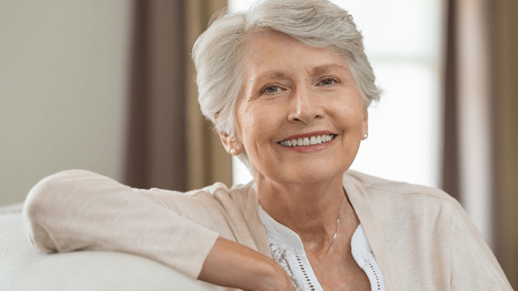 aposentadoria por idade - novas regras - mulher de terceira idade sorrindo