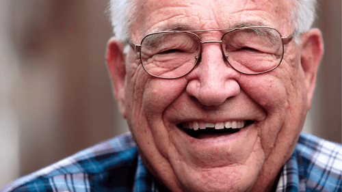 aposentadoria por pontos - homem de terceira idade sorrindo
