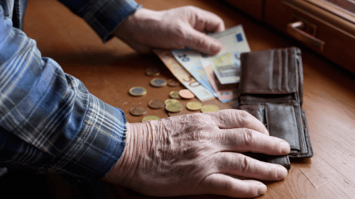 finanças para aposentados e pensionistas - dinheiro, carteira, idoso