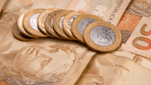 novo aumento da margem consignável - cédulas de dinheiro e moedas