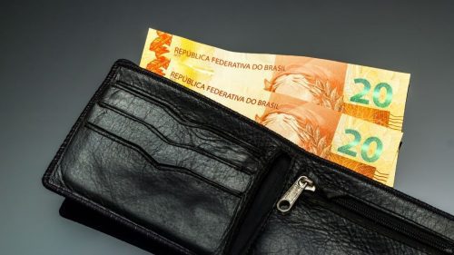 garantia do FGTS - carteira com moedas em real brasileiro
