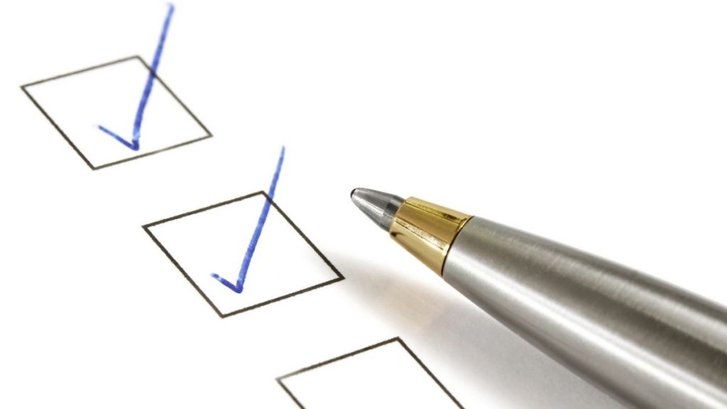 autorização de débitos - imagem de checklist com caneta