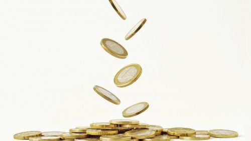 acumulação de benefícios do inss - moedas caindo em pilha